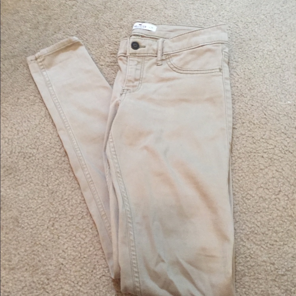 Tan Hollister skinny jeans